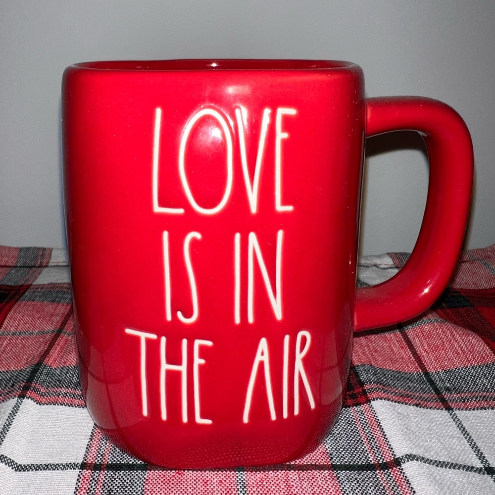 Rae Dunn LOVE IS IN THE AIR MUG 💗❤️ 🇺🇸 release